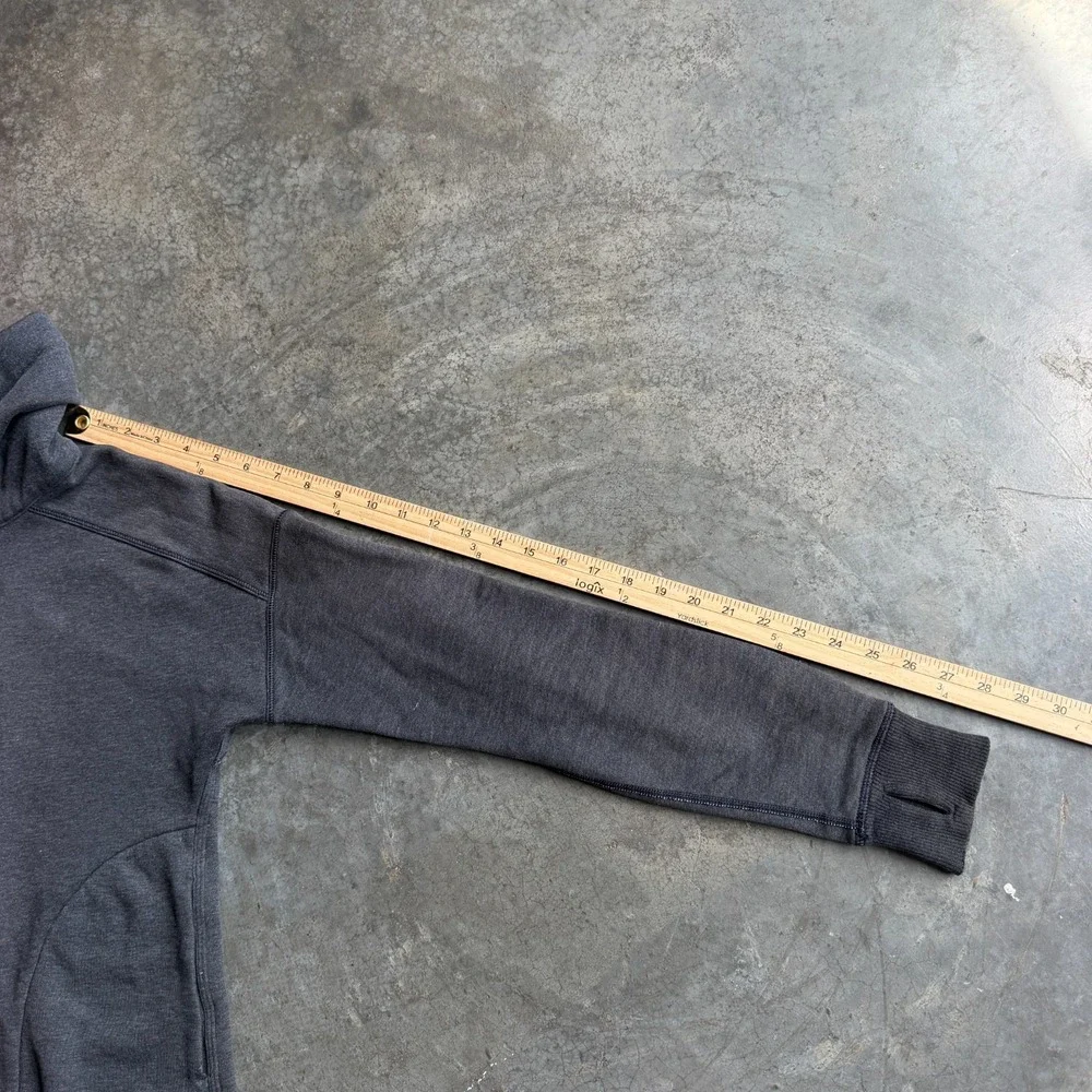 Lululemon Hug it Out Jacket Charcoal Gray Activewear Womens 18x22 Yoga Training